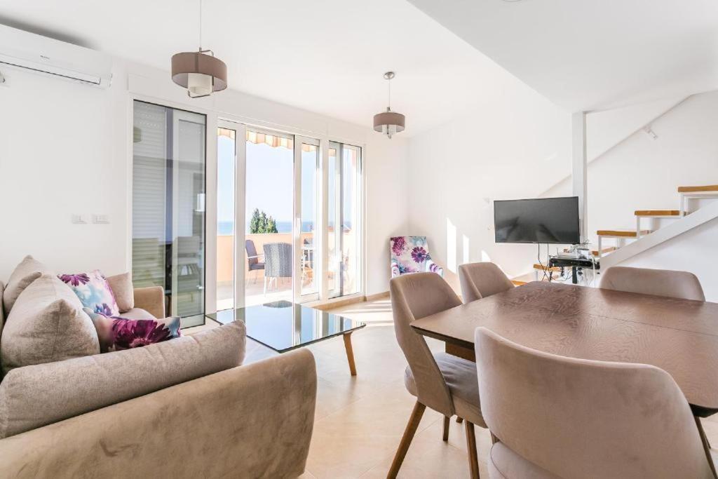 Apartments Aleksandar Petrovac Екстер'єр фото