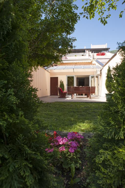 Apartments Aleksandar Petrovac Екстер'єр фото