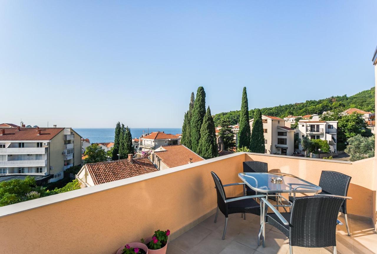 Apartments Aleksandar Petrovac Екстер'єр фото