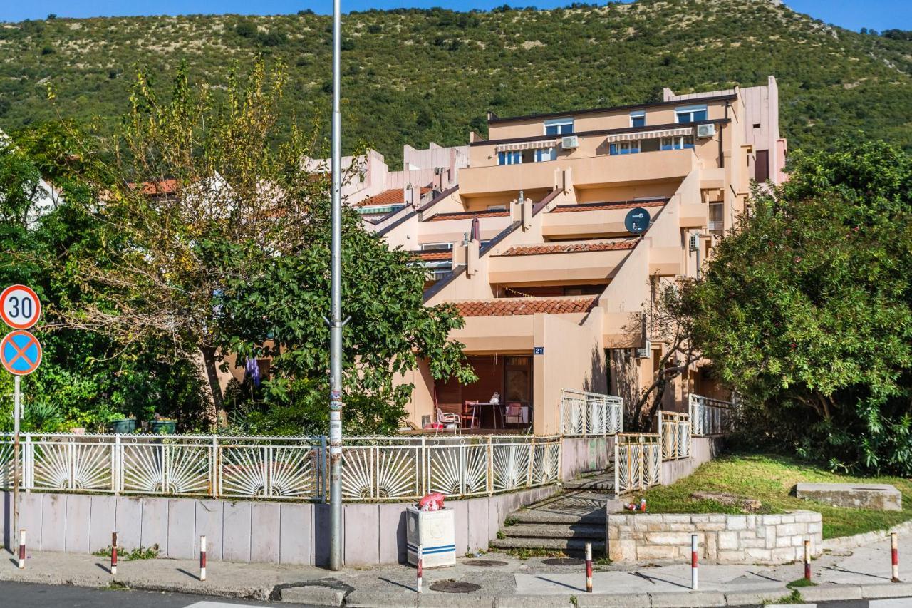 Apartments Aleksandar Petrovac Екстер'єр фото
